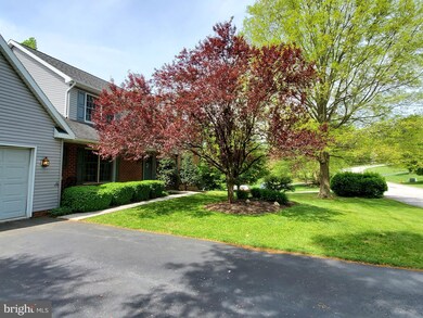 143 Hershey Cir, Stewartstown, PA 17363 - photo 2