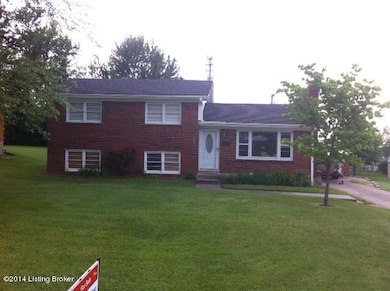 7702 Donegal Dr, Louisville, KY 40219 - photo 2