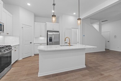 130 W Coralburst Loop, Montgomery, TX 77316 - photo 2