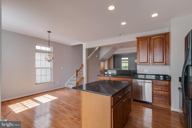 16412 Steerage Cir, Woodbridge, VA 22191 - photo 4