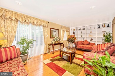 9694 Lindenbrook St, Fairfax, VA 22031 - photo 7