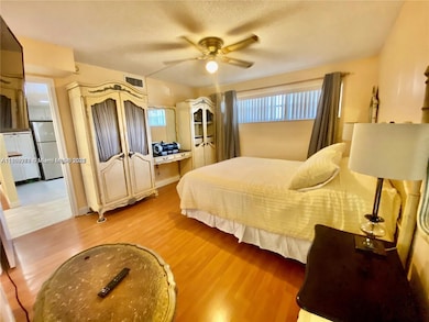 671 S Hollybrook Dr unit 104, Pembroke Pines, FL 33025 - photo 4