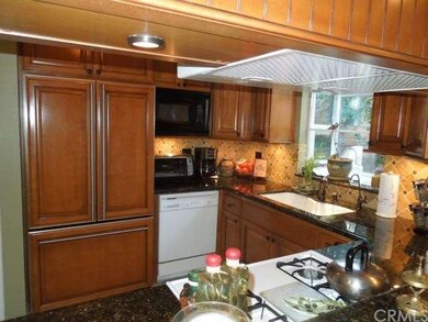 kitchen with Jenn-air refigerator 