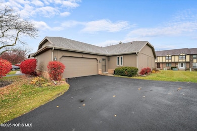 9 Meadowpond Dr, Perrysburg, OH 43551 - photo 4