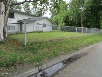111-137727 Side Fenced Yard