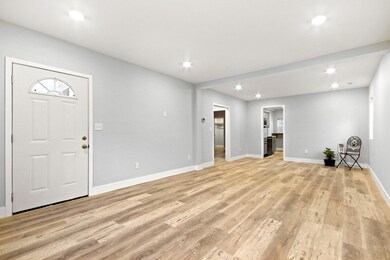 Living Room/Dining Area