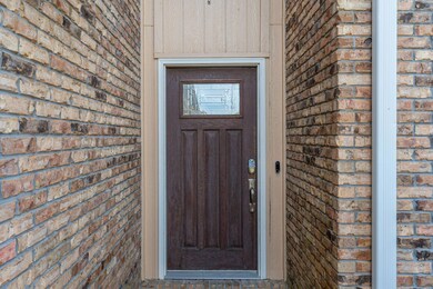2-web-or-mls-2005 E Mistral Ln Exterior-