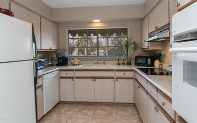 7621 E Meadowbrook Ave, Scottsdale, AZ 85251 - photo 4