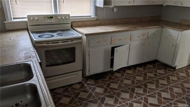 1301 Caldwell St, Statesville, NC 28677 - photo 7