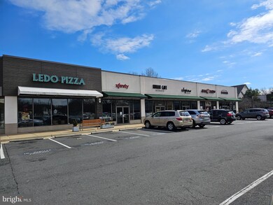 2312 Hunters Square Ct, Reston, VA 20191 - photo 7