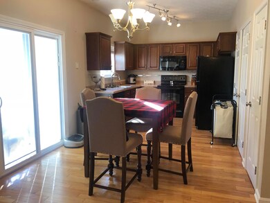 9706 Evanwood Ct, Louisville, KY 40228 - photo 4