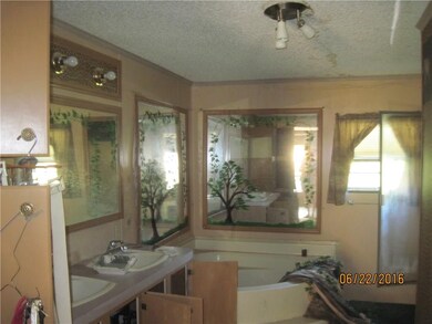 22097 E 572 Rd, Colcord, OK 74338 - photo 5