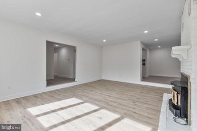 745 W Clayton Ave, Clayton, NJ 08312 - photo 3