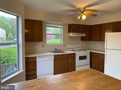 15300 Gunsmith Terrace, Woodbridge, VA 22191 - photo 5