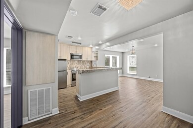 1716 Maryland St unit B, Houston, TX 77006 - photo 5