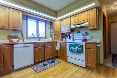 743 Brookview Square, Dubuque, IA 52003 - photo 4