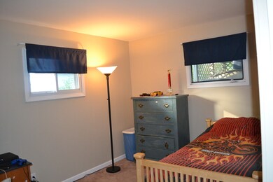 933 Berkley St, Carpentersville, IL 60110 - photo 4