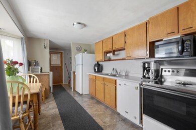 135 Pecos Cir, Carpentersville, IL 60110 - photo 2