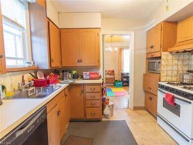 Eat-in Kitchen
