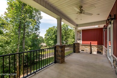 06_ChanusiWay_135_FrontPorch