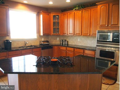 4873 Royal Coachman Dr, Elkridge, MD 21075 - photo 3