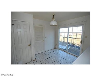 Cafeteria/Kitchen - Breakfast Nook
