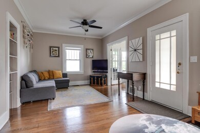1210 W Maple Living Area
