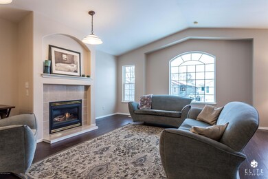 4411WestLakeCir(6of21)
