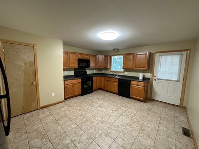 72 Biddle St unit 72, Springfield, MA 01129 - photo 2