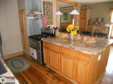 718 S 4th Ave E, Newton, IA 50208 - photo 3