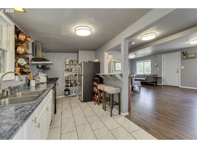 810 E 13th St, the Dalles, OR 97058 - photo 7