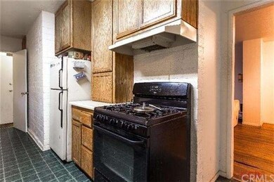 Kitchen to the left, dining room on right.