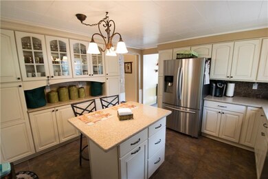 Beautiful eat in kitchen