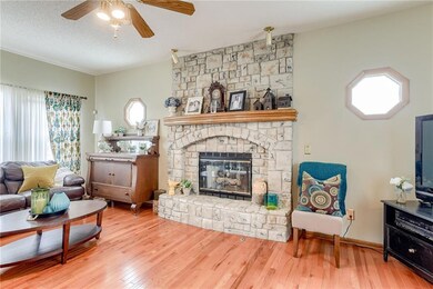 503 N Crest Dr, Raymore, MO 64083 - photo 6