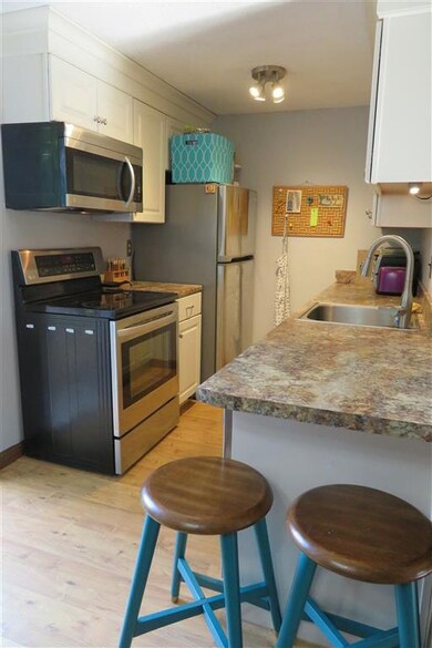 897 Mammoth Rd unit 8, Manchester, NH 03104 - photo 4