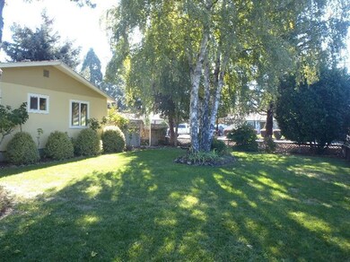 841 Forest Glen Dr, Central Point, OR 97502 - photo 6