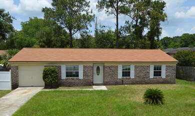8991 Lithia Ct, Jacksonville, FL 32216 - photo 3