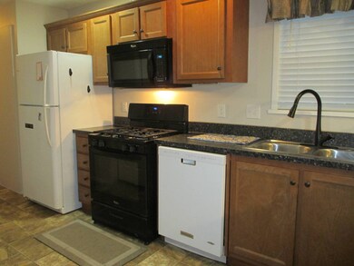 17115 Scarborough Dr unit 562, Macomb, MI 48044 - photo 6