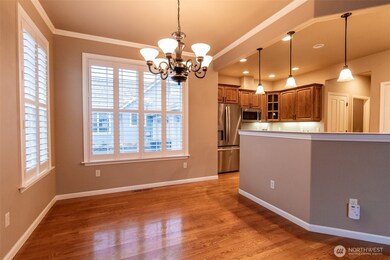 Dining area- Crown molding