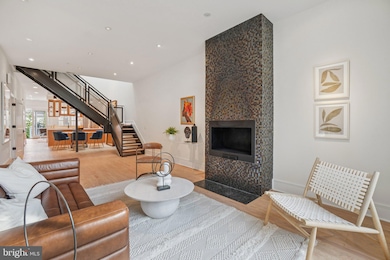 520 1 2 13th St SE unit B, Washington, DC 20003 - photo 6