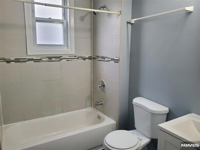 64 Schuyler Ave unit 2, Newark, NJ 07112 - photo 4