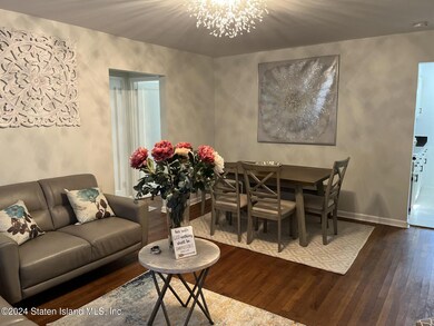 18 Seth Living Room
