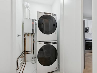 2818 W Fletcher St unit 1, Chicago, IL 60618 - photo 5