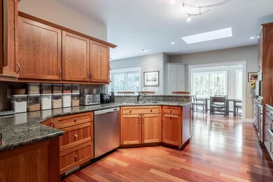 115 Woodlands Dr-Kitchen