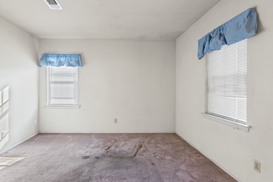 814 Bell Dr, Euless, TX 76039 - photo 4