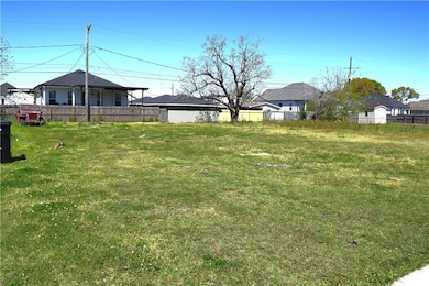 70 Packenham Ave, Chalmette, LA 70043 - photo 2