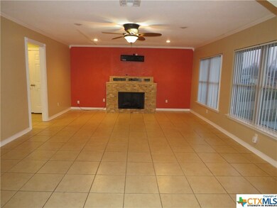 924 Holly St, Copperas Cove, TX 76522 - photo 2