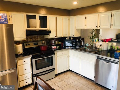 5928 Rowanberry Dr, Elkridge, MD 21075 - photo 5