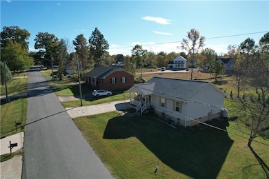 85 N Snider St, Denton, NC 27239 - photo 4