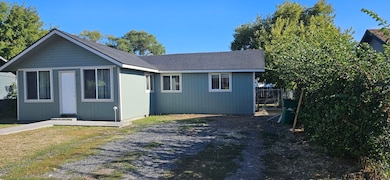 2136 Radcliffe Ave, Klamath Falls, OR 97601 - photo 2